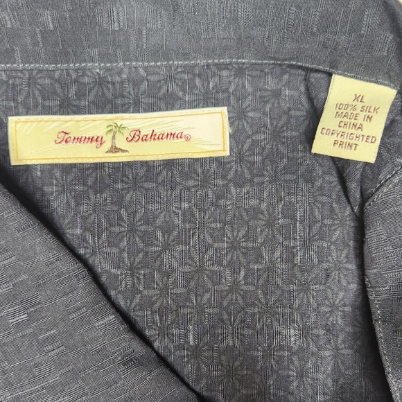 Tommy Bahama Short Sleeve Silk Button Down XL - Picture 3 of 3